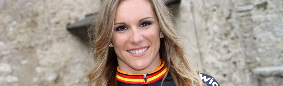 Amy Roberts and Anna Sanchis both renew with Wiggle Honda for 2015