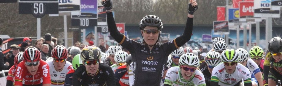 Amy Pieters wins third straight Dwars door Vlaanderen in Wiggle High5 one-two